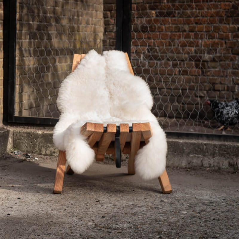Chaise extérieur Fieldchair bois mélèze avec manteau blanc de Weltevree - Mama Minka